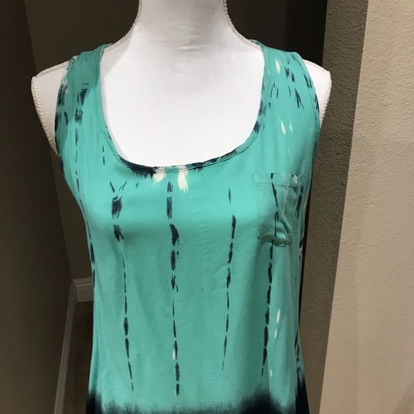 EUC! Very pretty silky tank - Picture 2 of 3